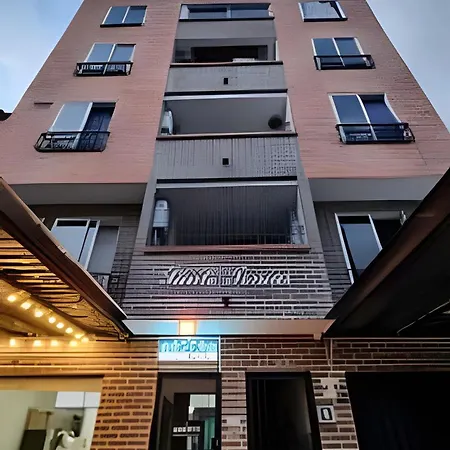Ed Santo Tomas Laureles Medellin Medellín Exterior photo