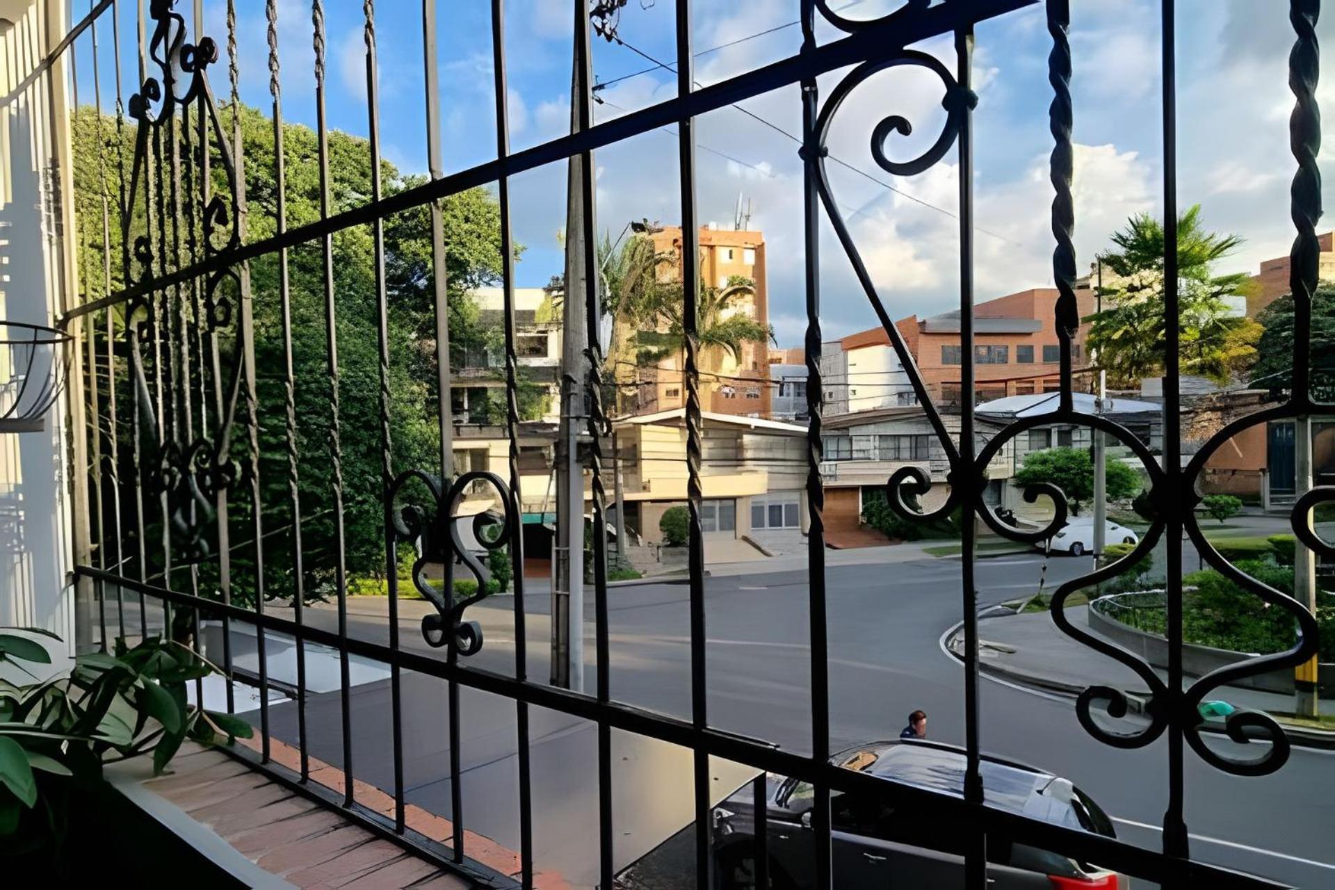 Ed Santo Tomas Laureles Medellin Apartment *