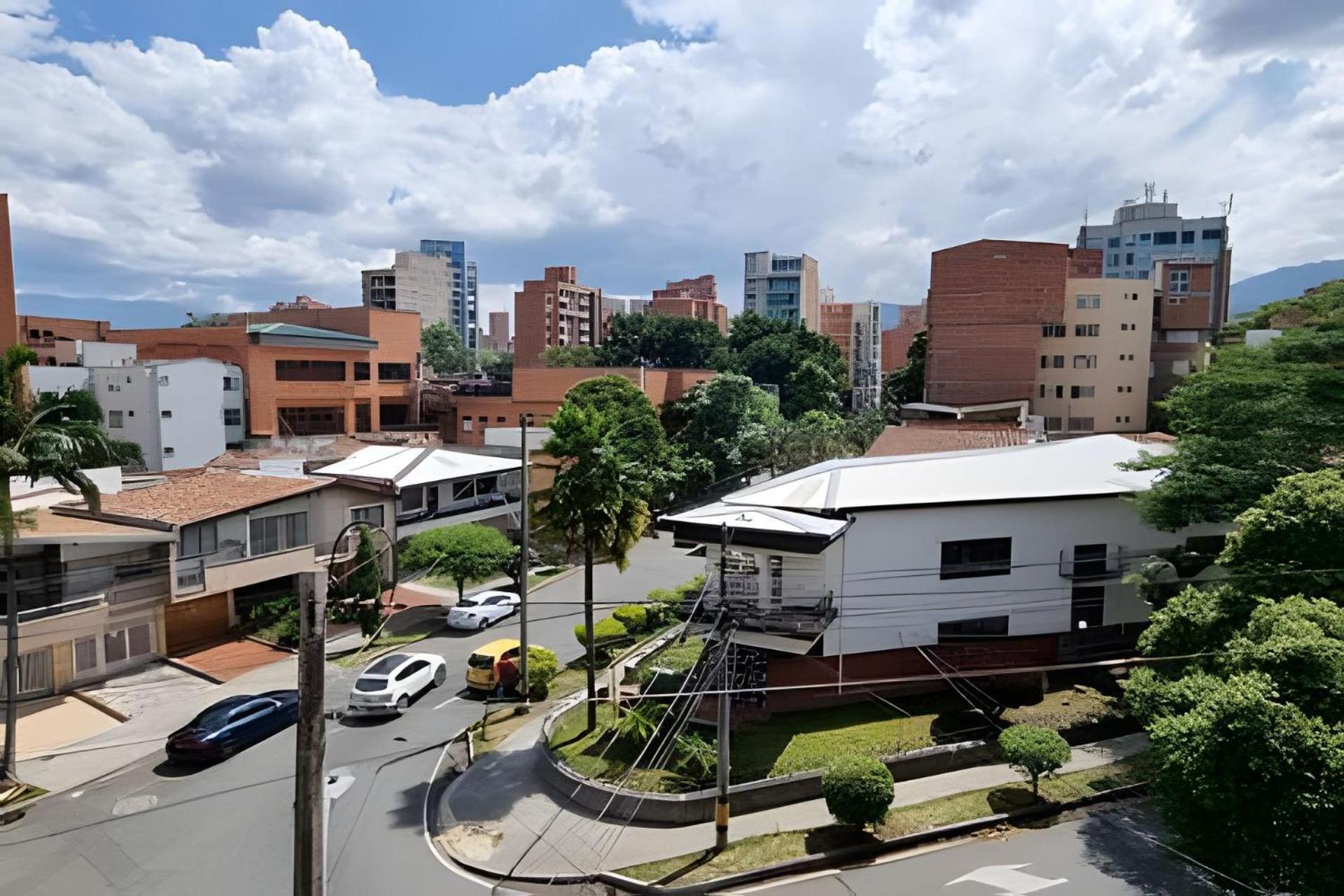 Ed Santo Tomas Laureles Medellin *