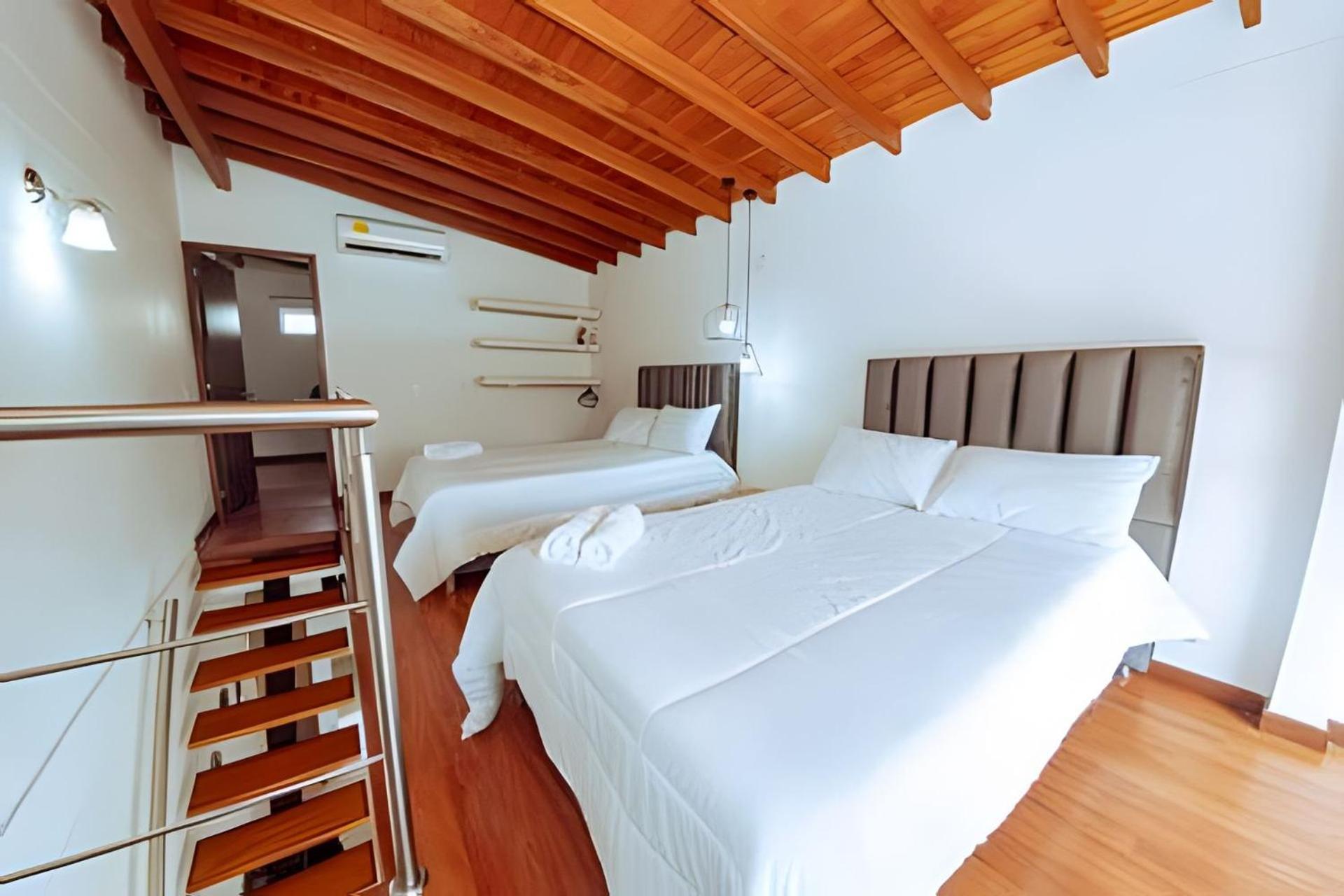 Ed Santo Tomas Laureles Medellin * Medellin