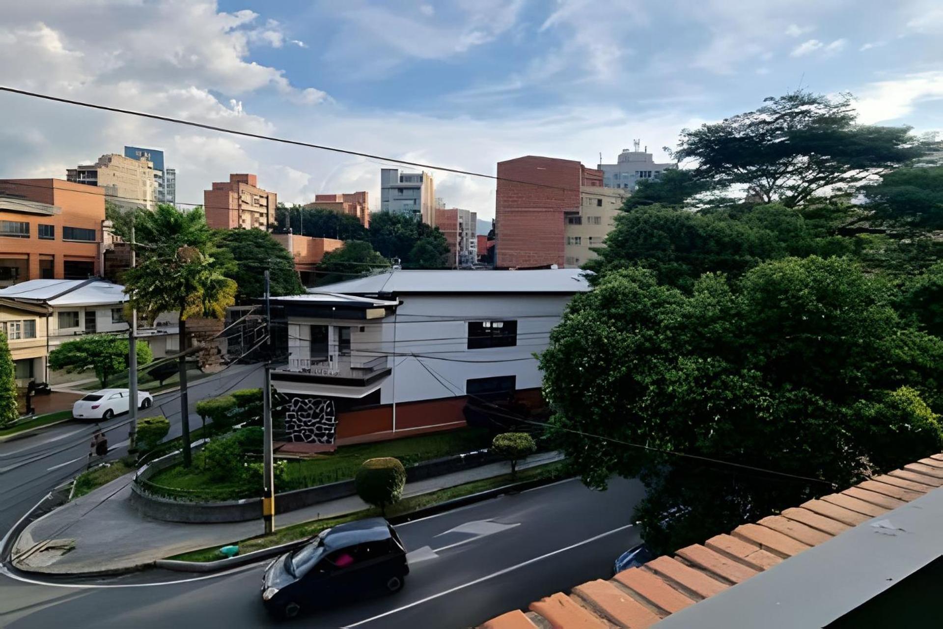 Ed Santo Tomas Laureles Medellin Apartment *