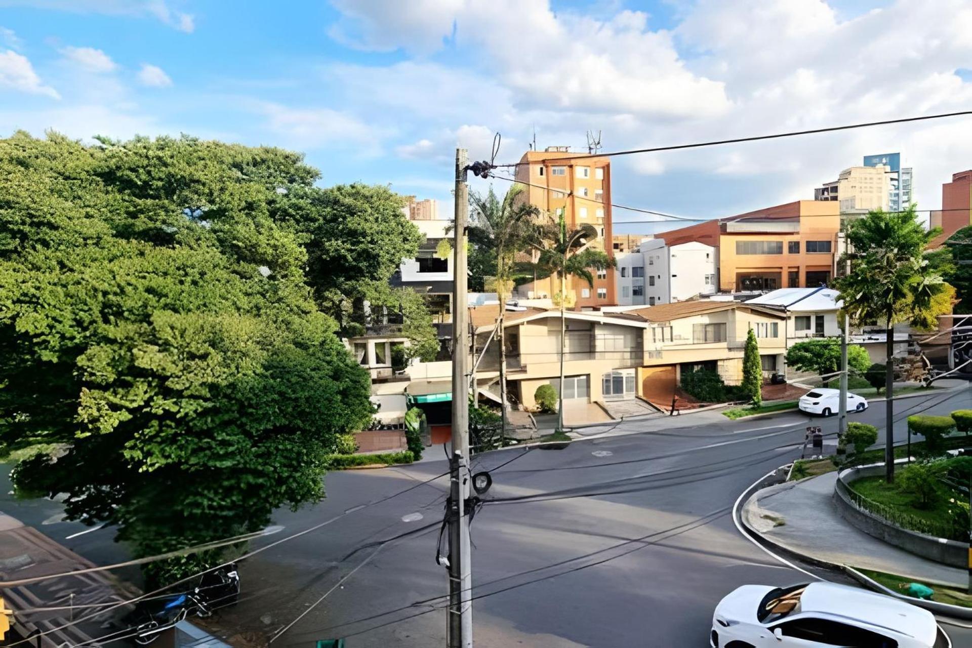 Ed Santo Tomas Laureles Medellin