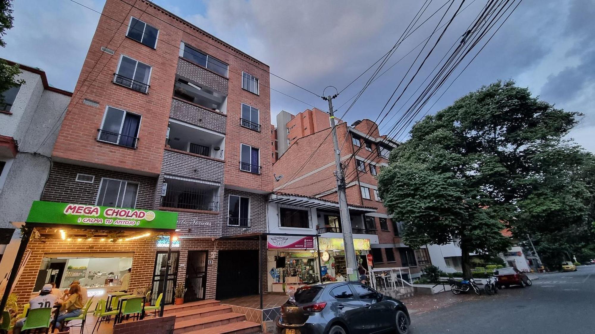 Ed Santo Tomas Laureles Medellin * Medellin