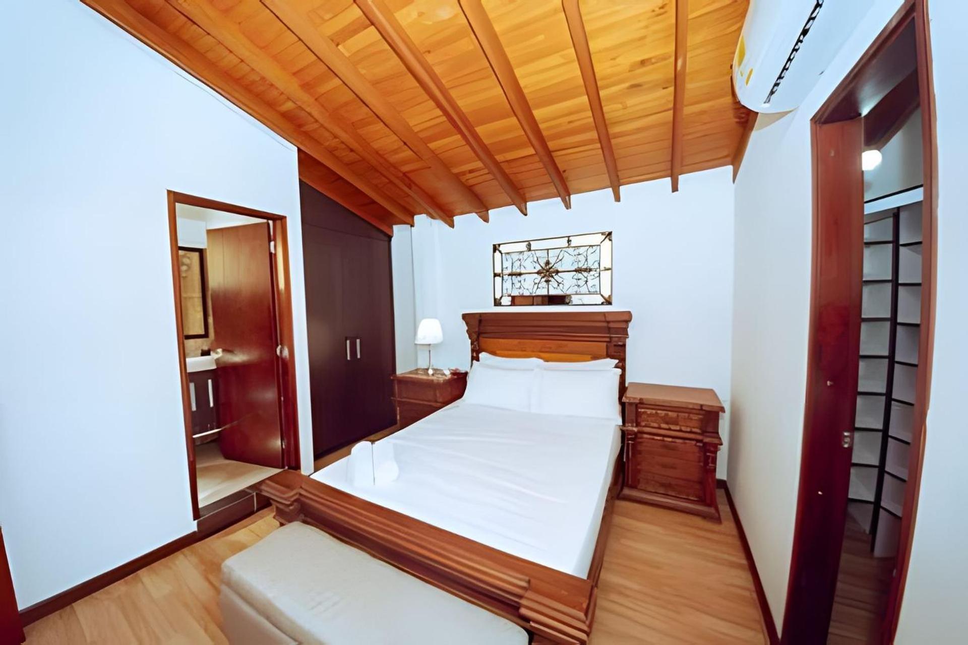 Ed Santo Tomas Laureles Medellin Apartment