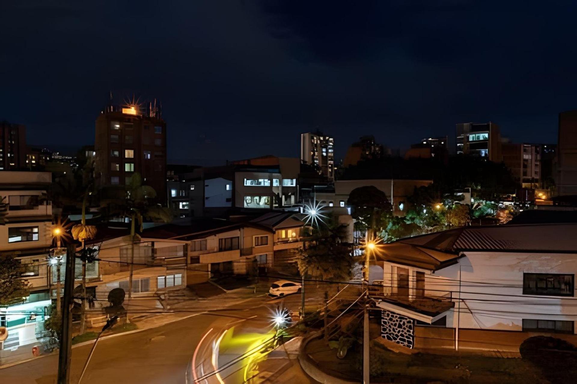 Ed Santo Tomas Laureles Medellin Apartment *