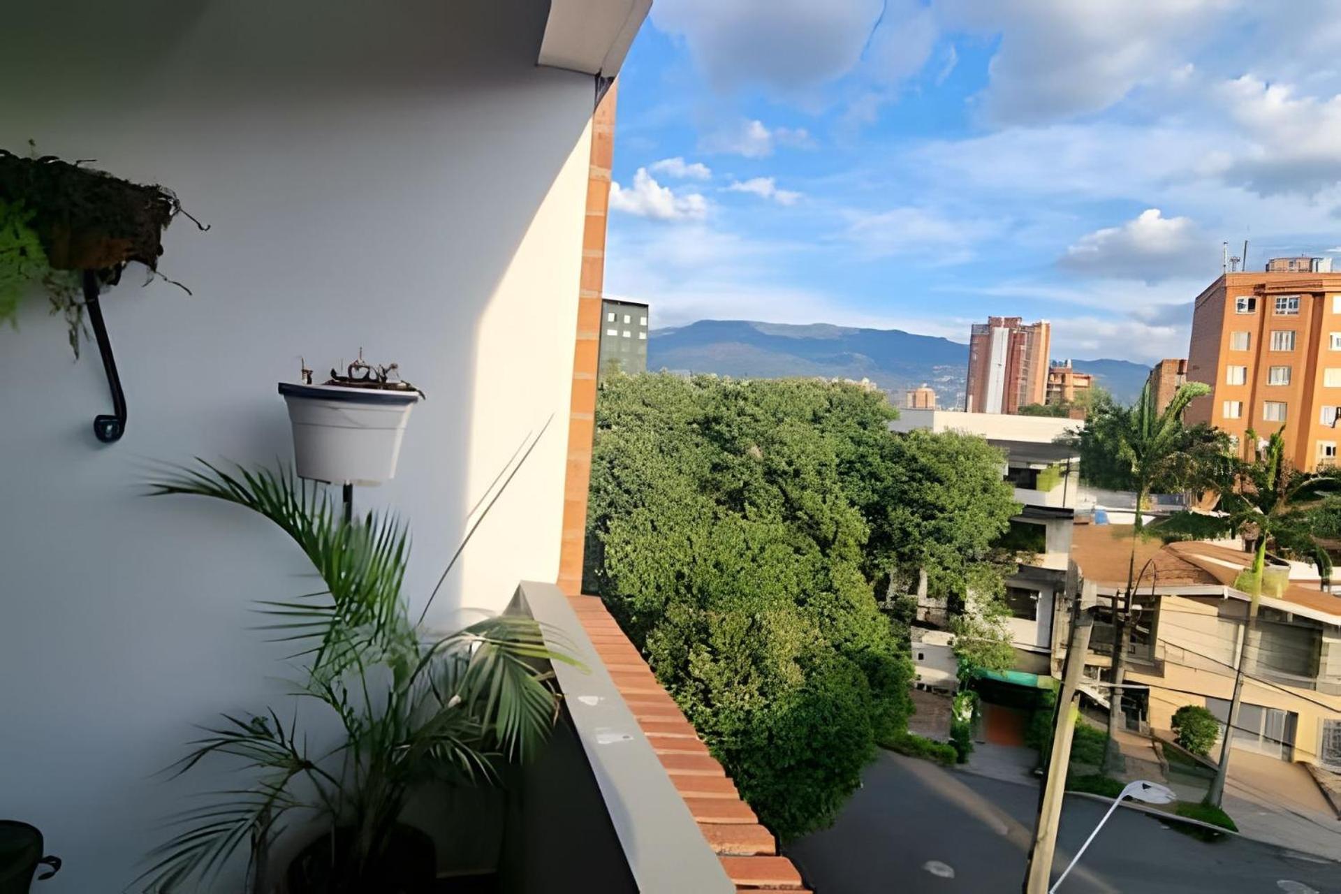 Ed Santo Tomas Laureles Medellin * Medellin