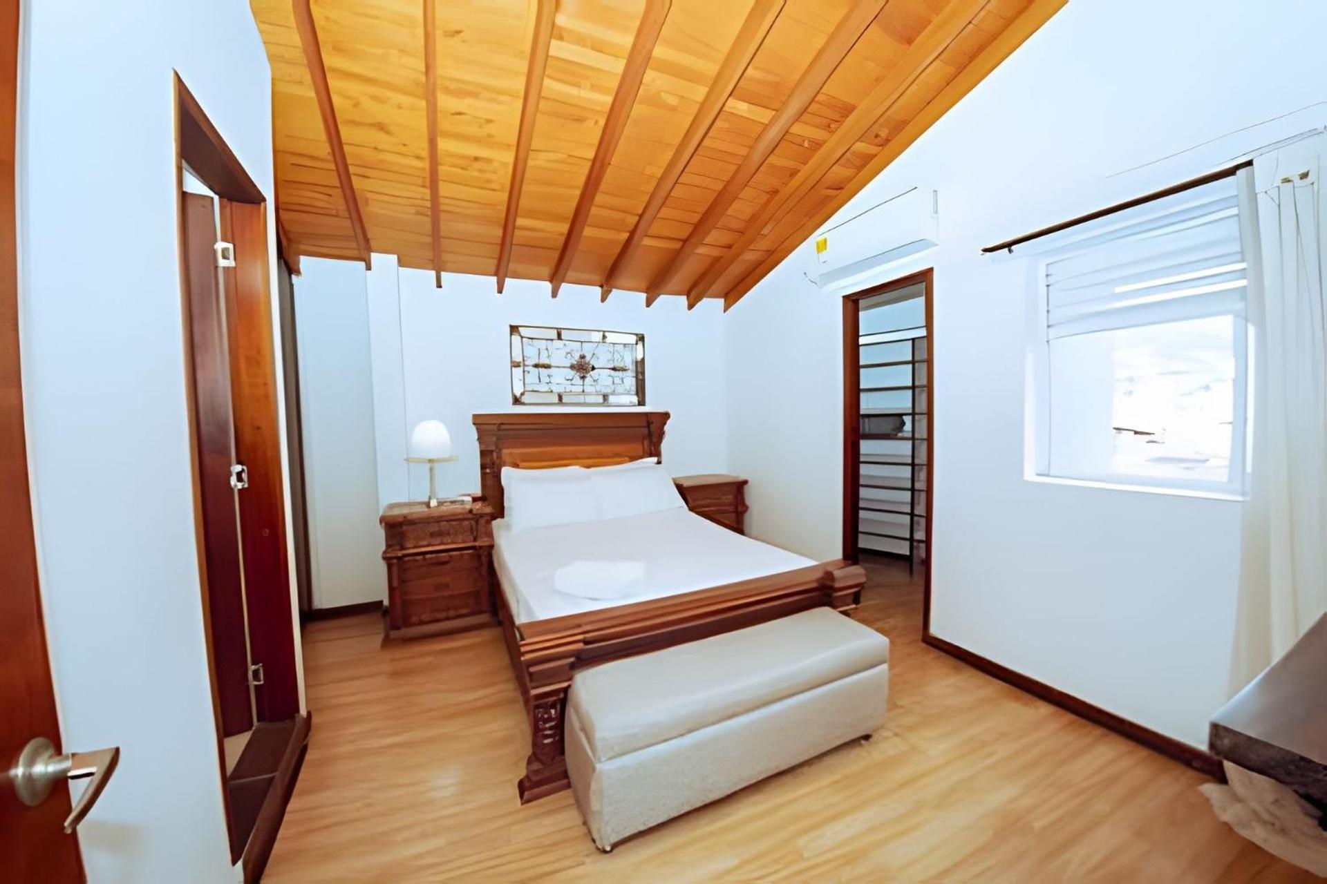 Ed Santo Tomas Laureles Medellin Apartment