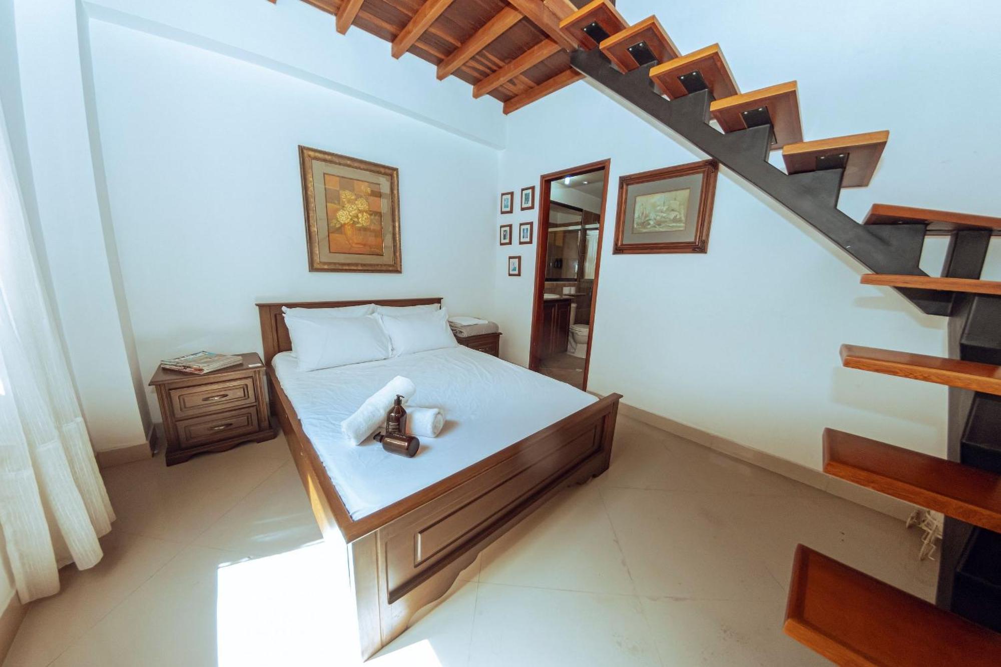 Ed Santo Tomas Laureles Medellin * Medellin
