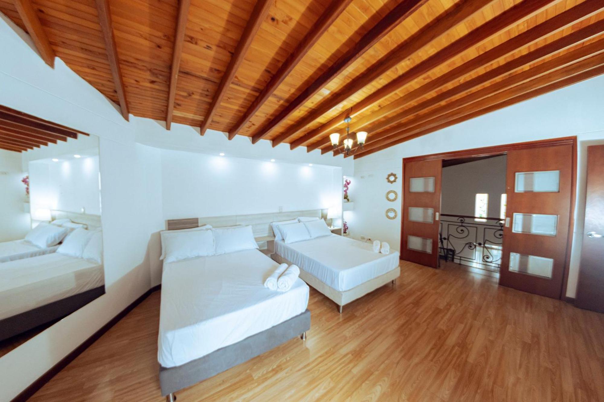 Ed Santo Tomas Laureles Medellin * Medellin