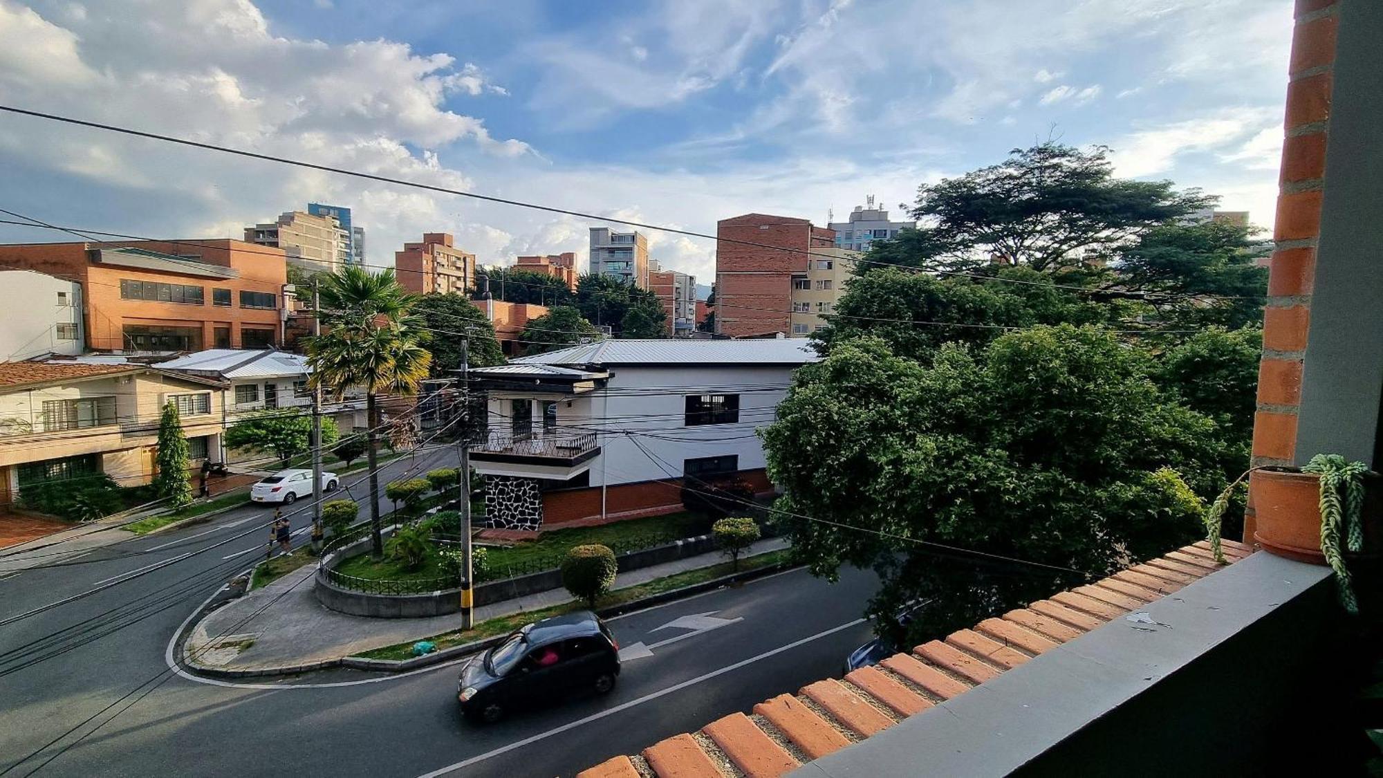 Ed Santo Tomas Laureles Medellin Apartment