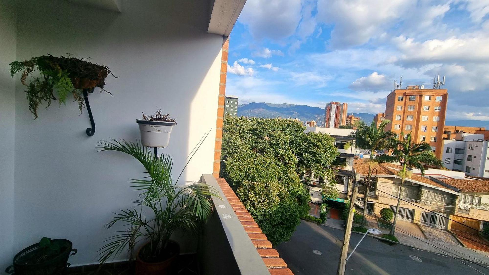 Ed Santo Tomas Laureles Medellin Apartment